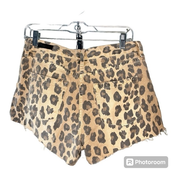 Blank NYC The Barrow Vintage Denim cheetah print shorts size 28 - Picture 4 of 6